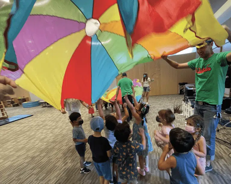 Photo of educators interacting with kids at Temple Isaiah preschool